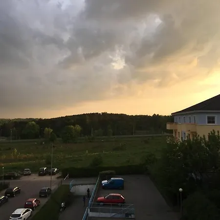 Sloneczna Kawalerka Blisko Centrum Z Balkonem I Parkingiem Apartamento